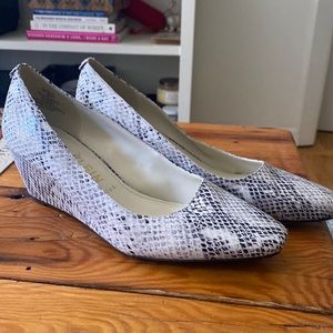 Anne Klein- new without box iflex snakeskin wedge